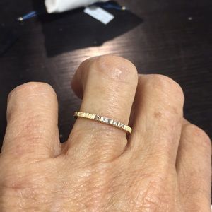 18 karat gold ring with diamonds